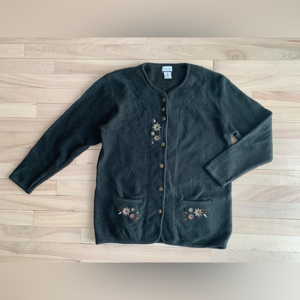VINTAGE - Floral Embroidered Wool Blend Cardigan | Nordic Style - Picture 3 of 9
